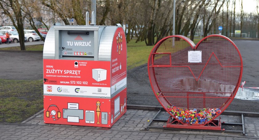 Pojemniki na małe elektroodpady już ustawione