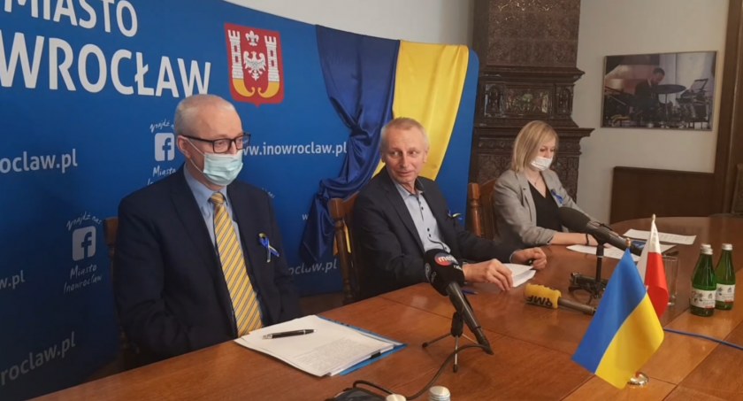 Ratusz na temat pomocy uchodźcom