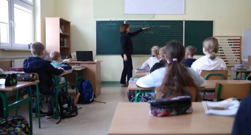 Projekt PiS: podwyżki dla nauczycieli od 1 maja i zwiększenie subwencji oświatowej