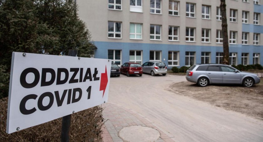 MZ: 10 437 nowych potwierdzonych zakażeń koronawirusem; zmarły 124 osoby z COVID-19