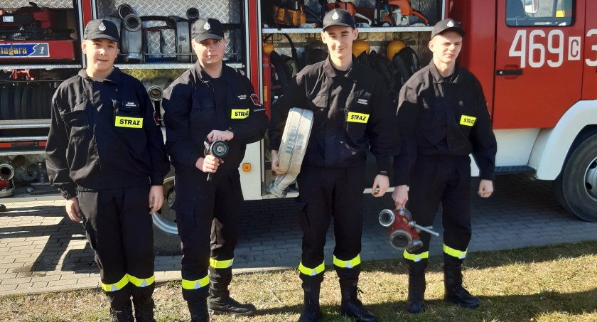 Ćwiczenia praktyczne uczniów klas o profilu pożarniczym