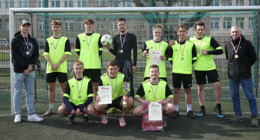 W III LO najlepiej w futbol grają