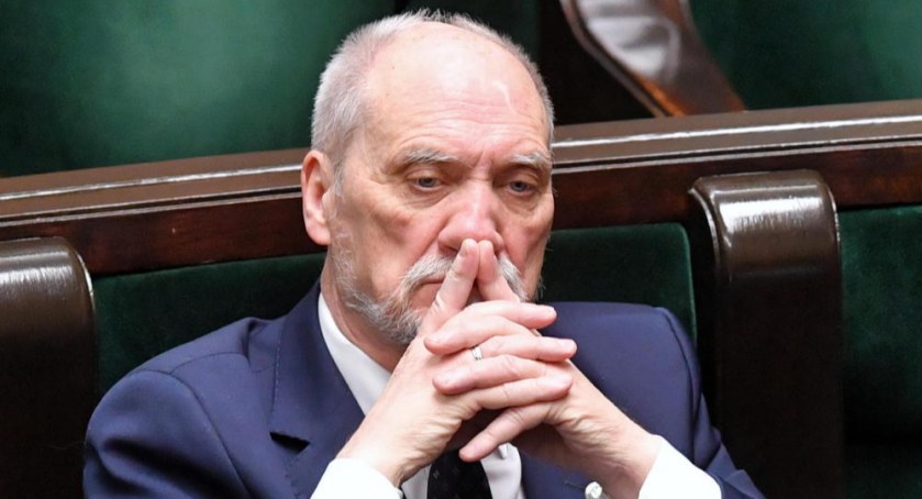 Macierewicz: przyczyną techniczną katastrofy pod Smoleńskiem były przynajmniej dwie eksplozje