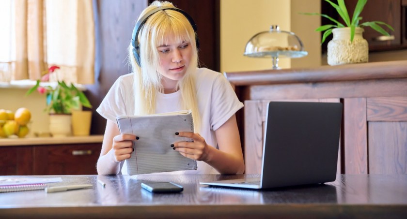 Studia przez Internet, czyli najlepszy sposób by znaleźć czas na dalszą edukację