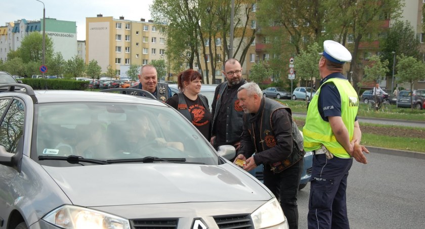 Patrz w lusterka motocykle są wszędzie