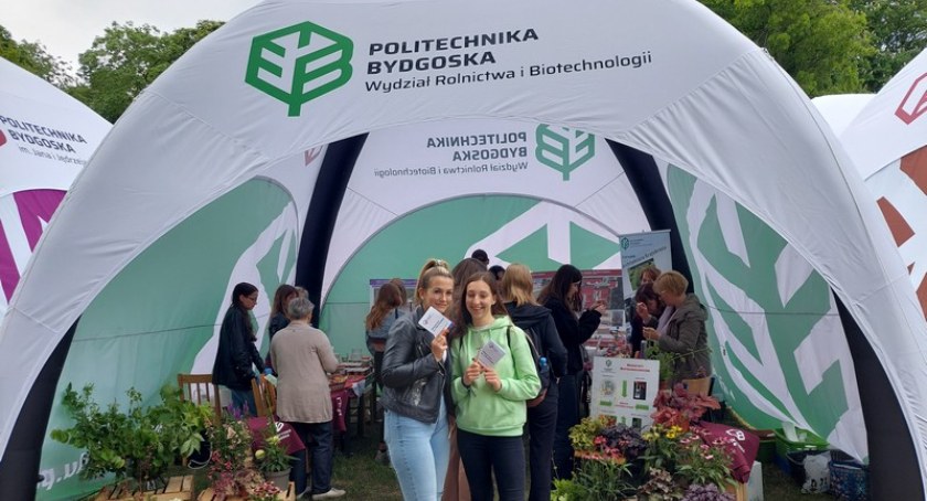 Licealiści z ZS Kościelec na naukowym wydarzeniu