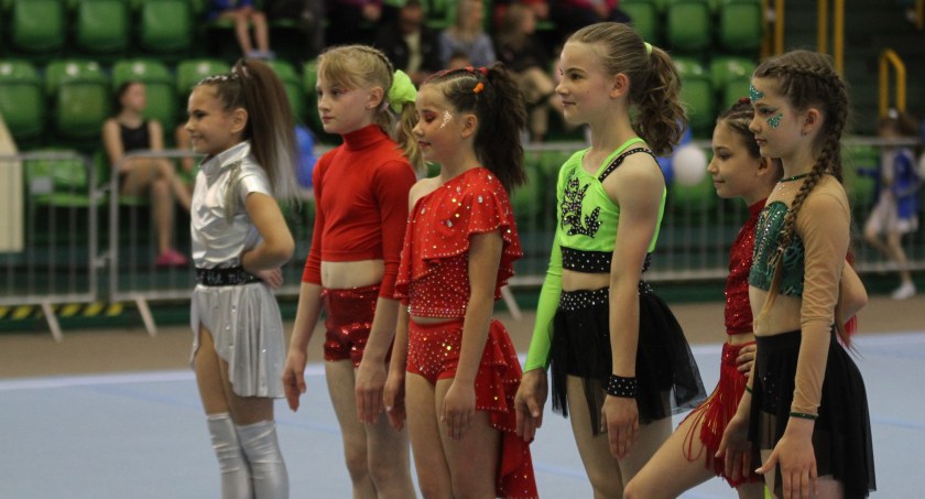 Akrobaci rywalizują w inowrocławskiej hali
