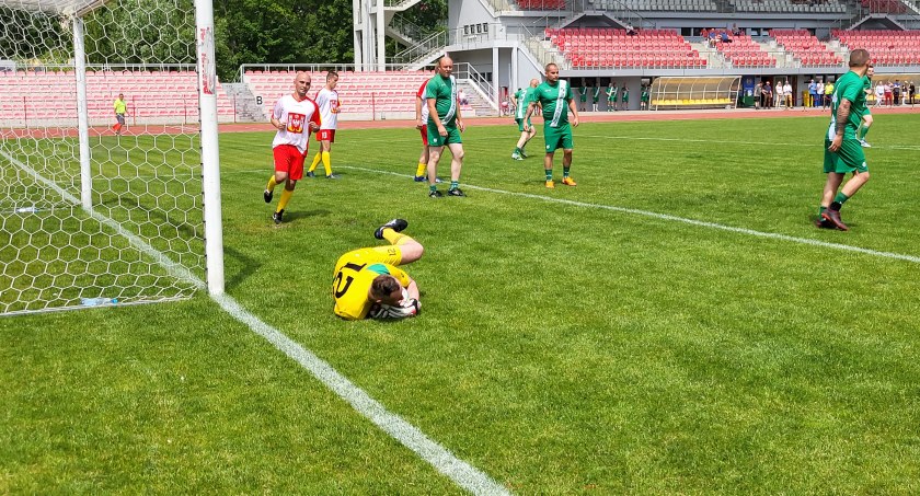 Samorządowcy ponownie lepsi od mieszkańców