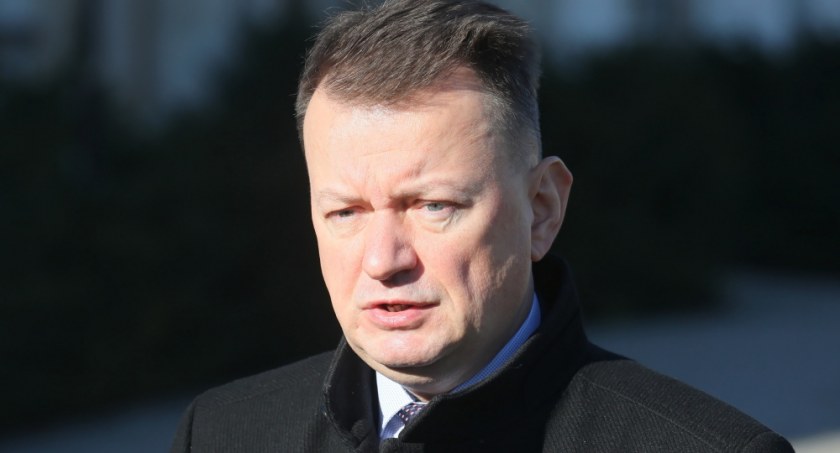Błaszczak: jak najwięcej ludzi powinno umieć obsługiwać broń