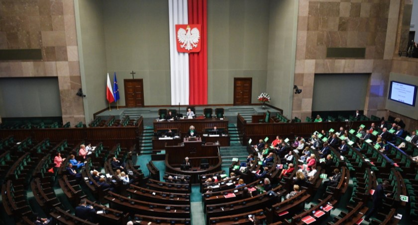 PiS za odrzuceniem projektu liberalizującego przepisy aborcyjne, KO i Lewica za dalszymi pracami