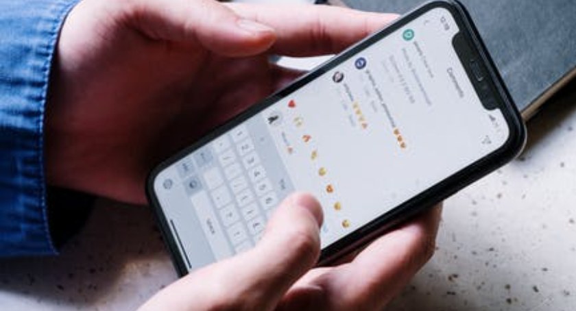 Ile kosztuje naprawa zbitej szybki w iPhone 12?
