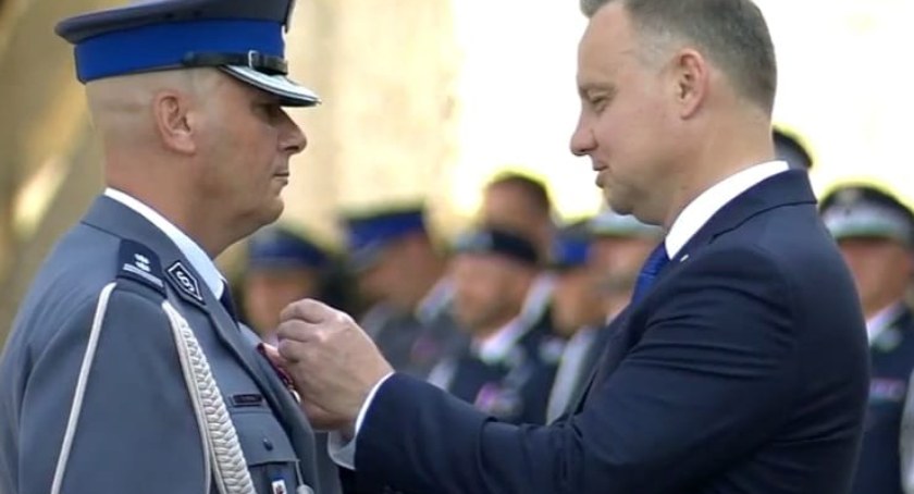 Młodszy inspektor Maciej Hopcia odznaczony Medalem przez Prezydenta RP