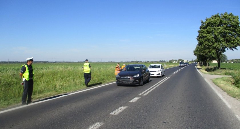 Akcja Bezpieczny piątek na przejeździe w Cieślinie