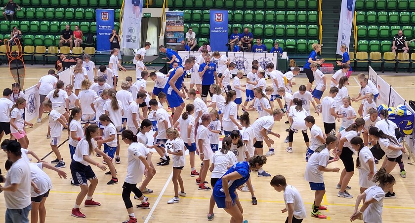 Szyli sport na miarę w inowrocławskiej hali