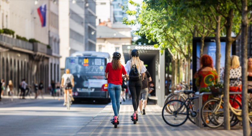 Piesi, rowerzyści i transport publiczny - priorytety miejskiej mobilności