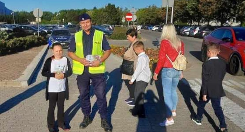 Policyjne działania w ramach Bezpiecznej drogi do szkoły