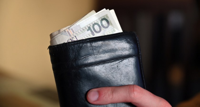 Premier: minimalne wynagrodzenie od 2023 r. wzrośnie do 3490 zł, a stawka godzinowa do 22,80 zł