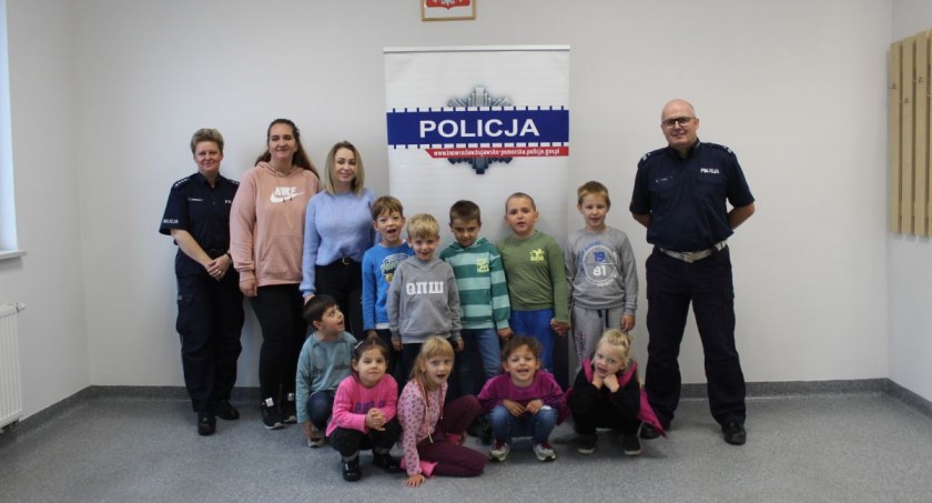 Czym zajmuje się ruch drogowy, a czym technik w policji?