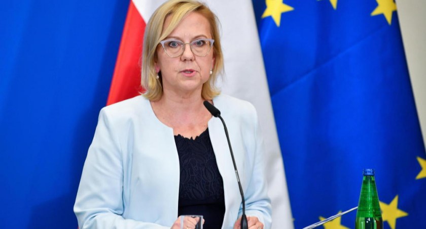 Min. Moskwa: każde gospodarstwo skorzysta z zamrożonej ceny rachunku za prąd do 2000 kWh