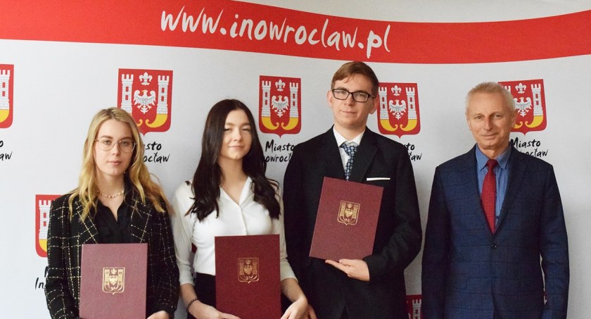 Stypendia dla studentów na rok akademicki 2022/2023 przyznane