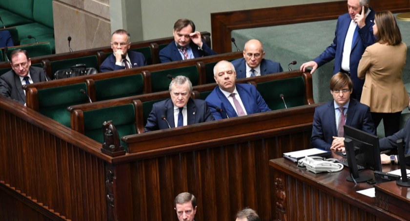 Sasin: rząd planuje ograniczenie cen prądu dla szeregu podmiotów