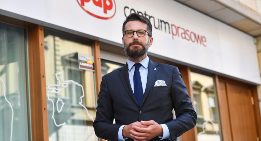 Rzecznik PiS: nie ma żadnych planów zmian w programie 500 plus