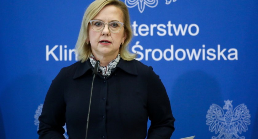 Minister Moskwa: samorządy i MŚP zapłacą za prąd maks. 785 zł za MWh, a klienci indywidualni - 693 zł za MWh