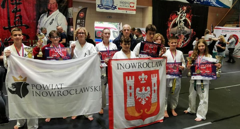 Karatecy ponownie wracają z medalami