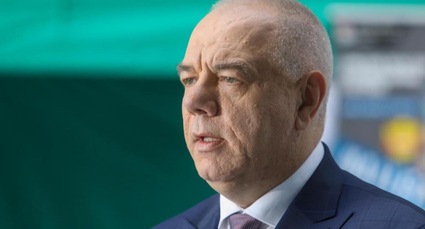 Sasin: będziemy musieli przywrócić VAT m.in. na paliwa i nawozy