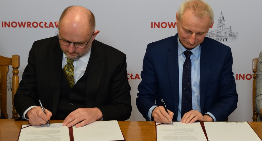 Urząd zapewnia - Basen odkryty w mieście o krok bliżej