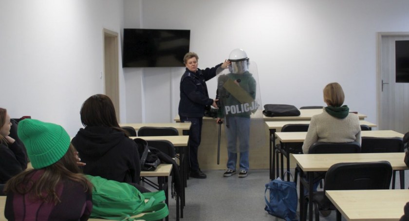 Budowlanka w siedzibie policjantów