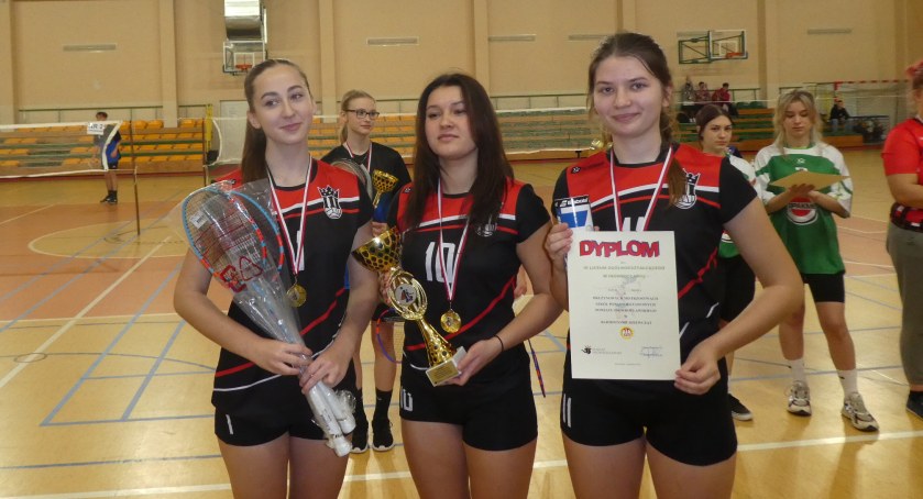 Królówka niepodzielnie rządzi w badmintonie!