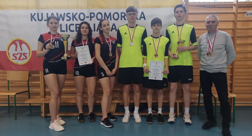Dziewczęta z Królówki – najlepsze w województwie w badmintona!