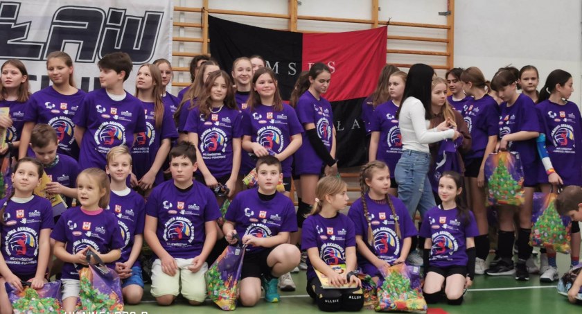 Świąteczny dzień małego siatkarza