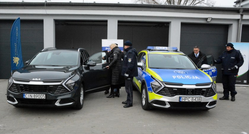 Policja z nowymi samochodami