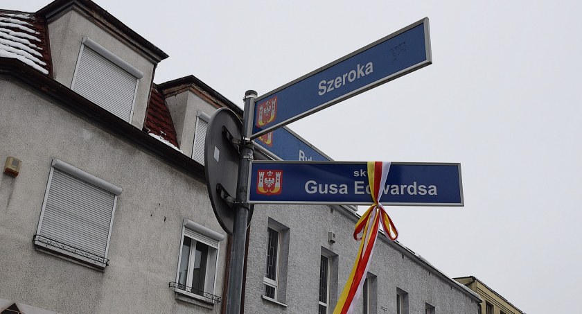 Odsłonili tablicę z nazwą skweru Gusa Edwardsa