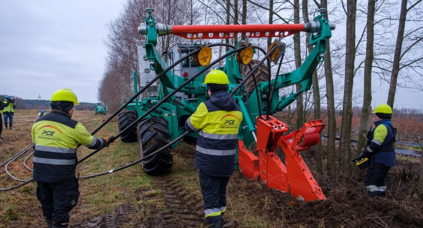 Pierwsza w Polsce maszyna do kablowania sieci energetycznych przyspieszy inwestycje PGE