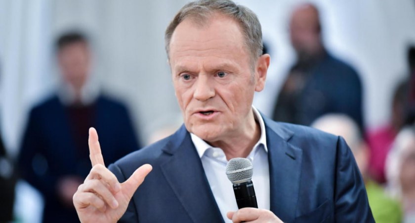 Sondaż dla wPolityce.pl: 52 proc. badanych niekorzystnie ocenia objęcie przez D. Tuska funkcji premiera
