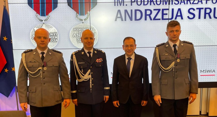 Policjanci odebrali medale