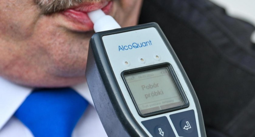Od wtorku pracodawcy mogą wprowadzić kontrolę trzeźwości pracowników