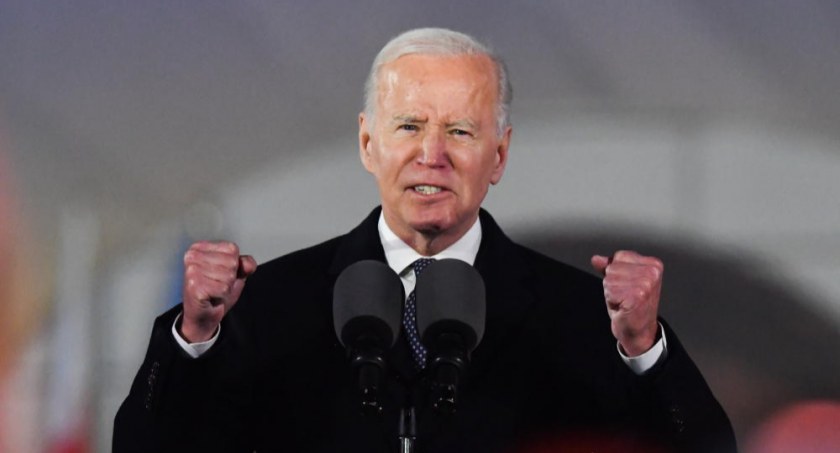 Prezydent Biden: Kijów dumnie się trzyma i jest wolny