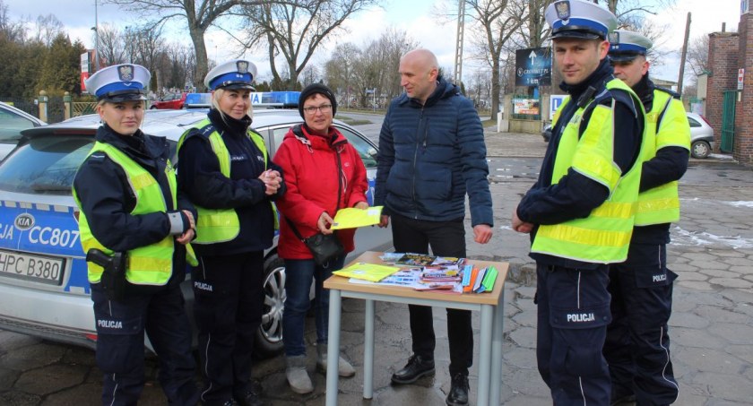 Z okazji Dnia Kobiet inowrocławska Policja i partnerzy