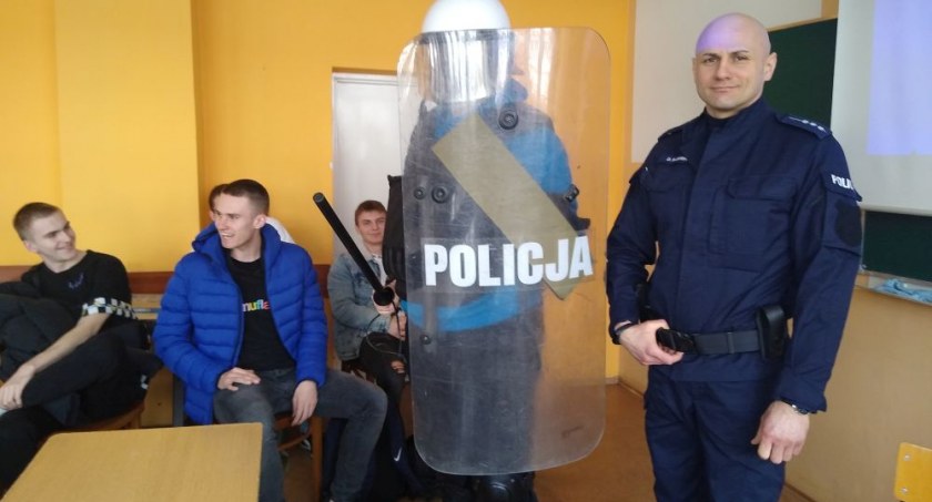 Promowali służbę w policji w Kościelcu