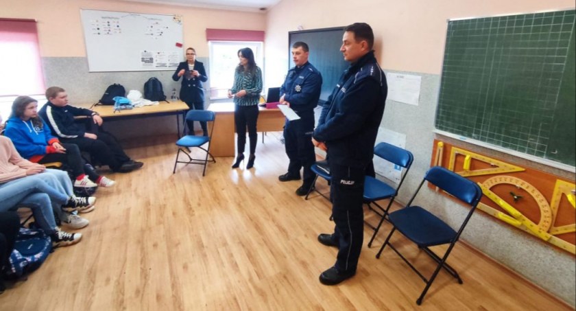 Policjanci o CYBERPRZEMOCY