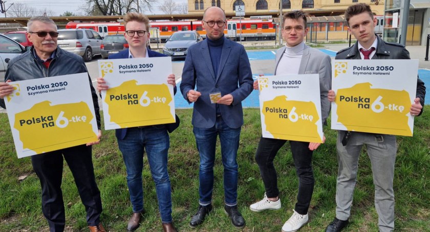 Briefing prasowy partii Polska 2050 Szymona Hołownii 