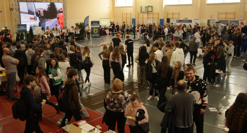 Ósmoklasiści spotkali się na Targach Edukacyjnych