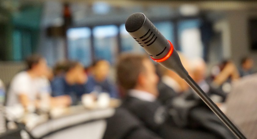  Konferencja Warto Żyć w inowrocławskim teatrze