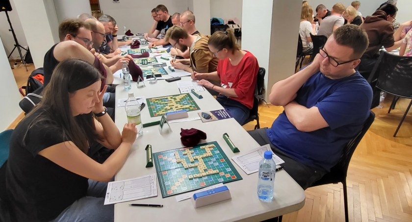 Rywalizują w scrabble