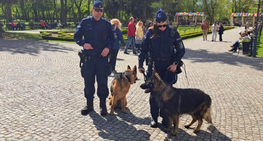 Policyjni przewodnicy zabezpieczali imprezy plenerowe i czuwali nad bezpieczeństwem