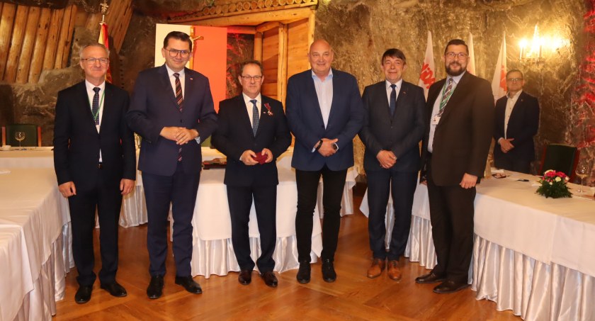 Odznaczony Złotym Krzyżem Zasługi
